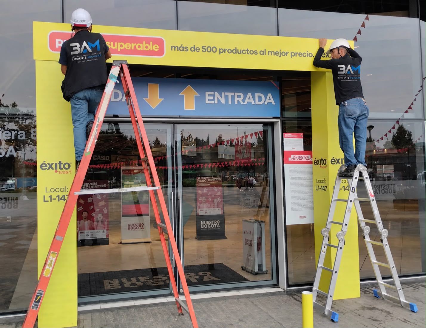 Instalación de fachada Éxito Wow